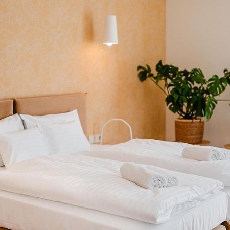 H11 Rooms Esztergom Bagian luar foto