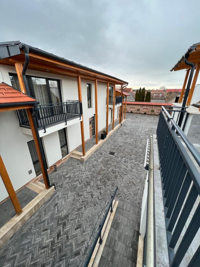 H11 Rooms Esztergom Bagian luar foto