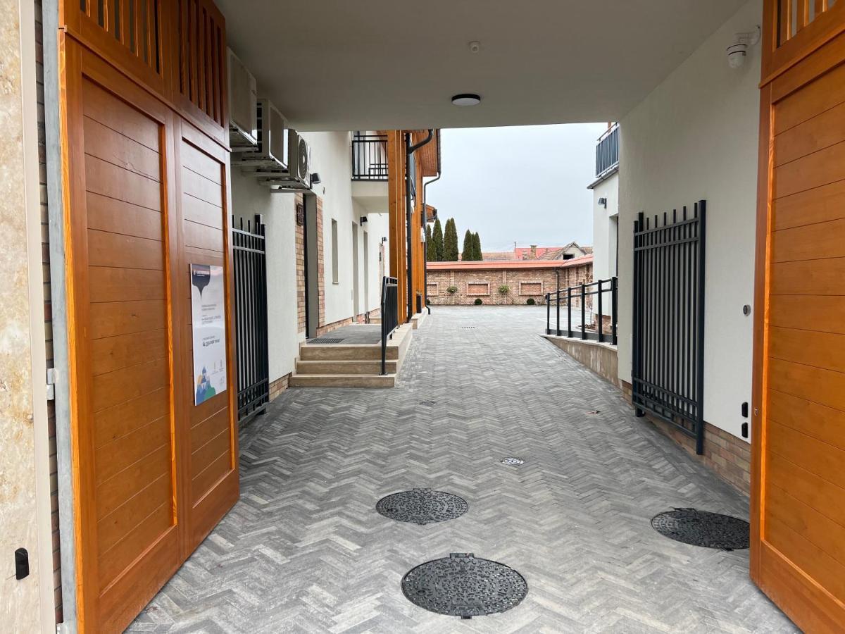 H11 Rooms Esztergom Bagian luar foto