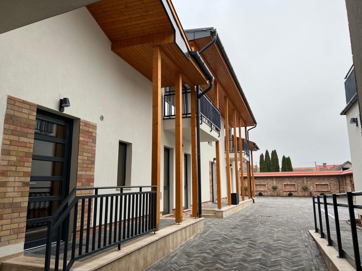 H11 Rooms Esztergom Bagian luar foto
