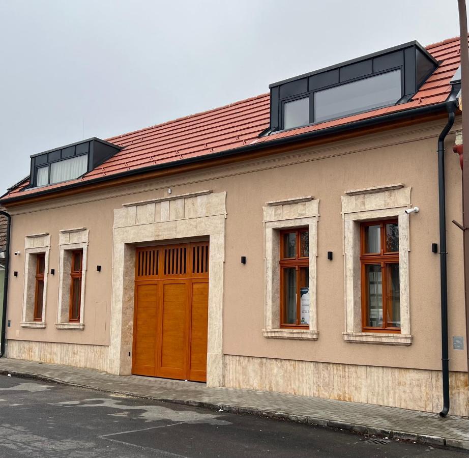 H11 Rooms Esztergom Bagian luar foto