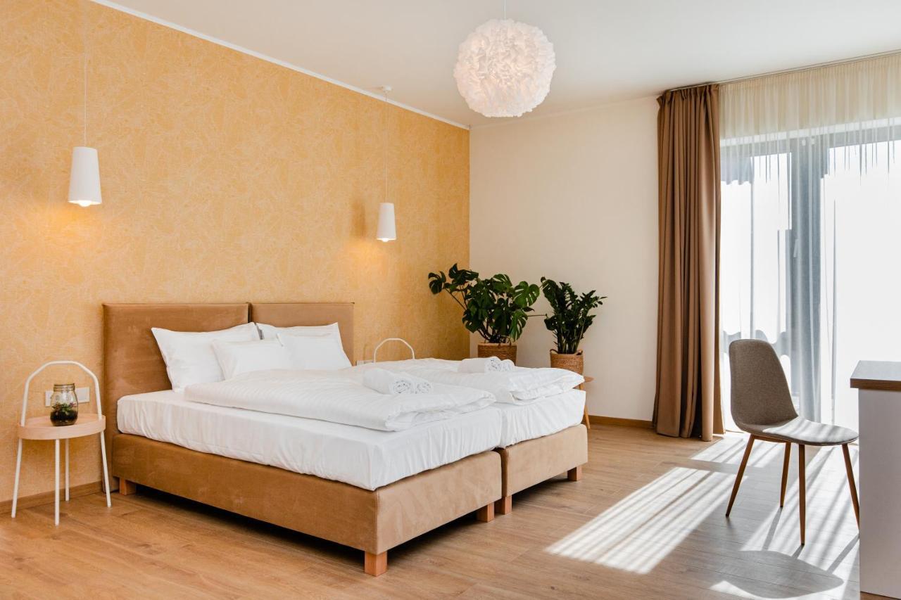 H11 Rooms Esztergom Bagian luar foto