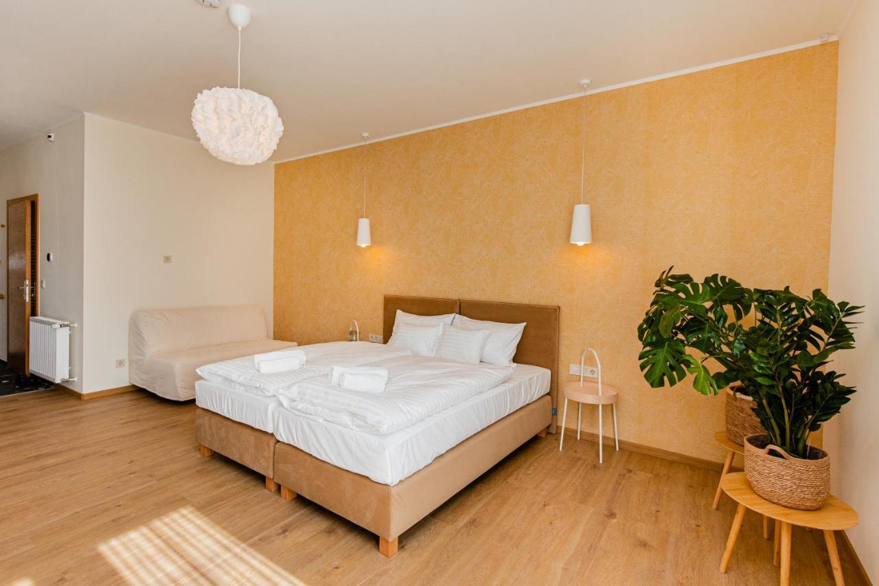 H11 Rooms Esztergom Bagian luar foto