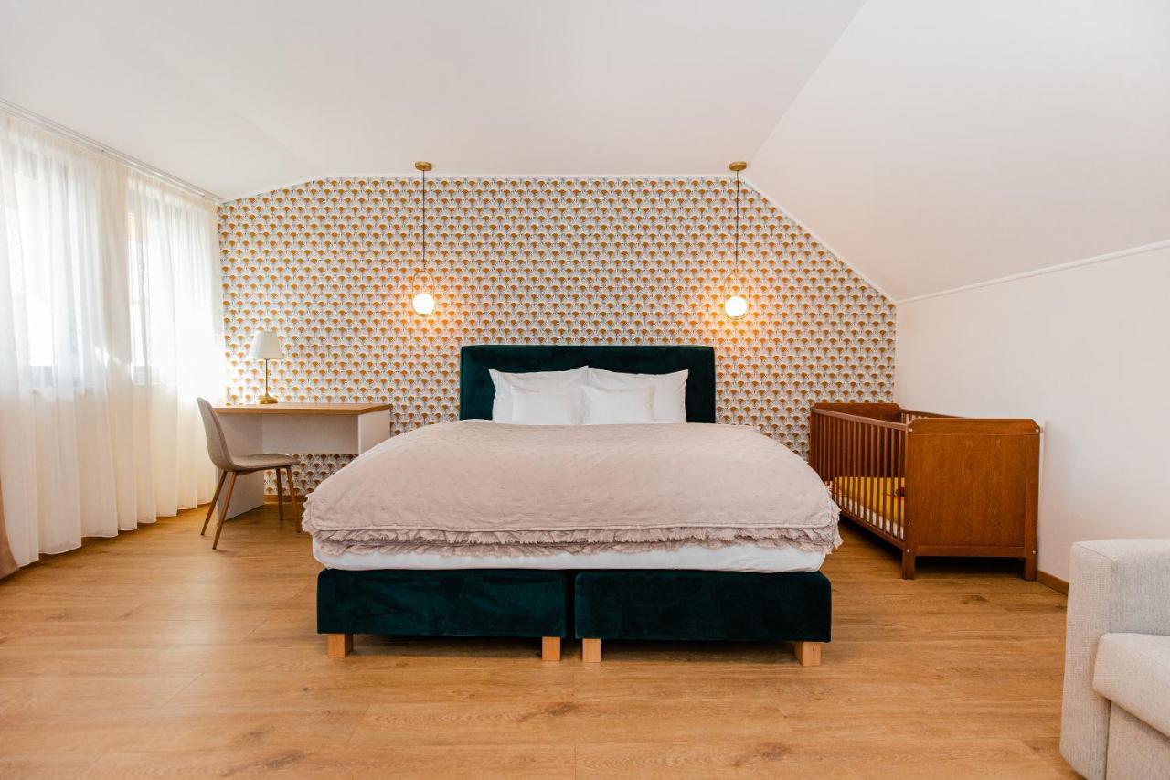 H11 Rooms Esztergom Bagian luar foto