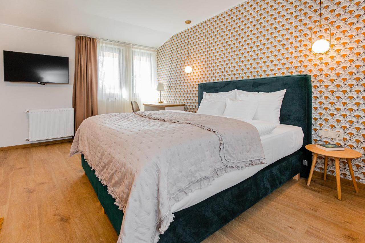 H11 Rooms Esztergom Bagian luar foto